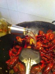 红辣椒油焖大虾
