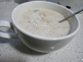 牛奶葡萄干燕麦粥