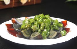 青椒姜芽烩皮蛋