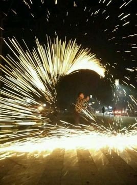 一路火花带闪电_360百科