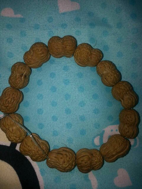 网上买的胡桃手串为什么是这个颜色?正常吗_