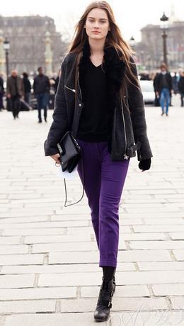 紫色的裤子搭配什么颜色的衣服和鞋子比较好看