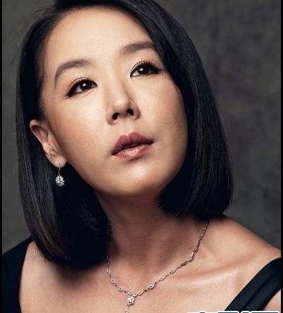 ... 片 导演 一直 专注 于 制作 有关 韩 纸 的 纪录 片