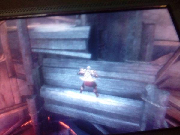 我用psp玩战神斯巴达之魂有个地方跳不上怎么