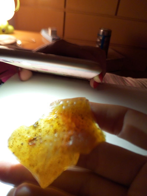 在四川工地挖出来的 通体很润里面有些黑色的