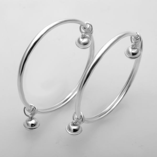 宝宝带银手镯子,带一个好,还是带两个好_360问