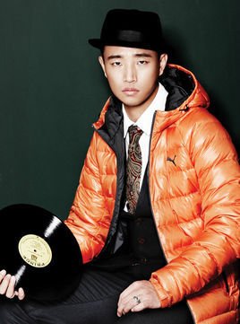 姜熙健(艺名gary,1978年2月24日-)是韩国男子组合leessang的成员,歌手