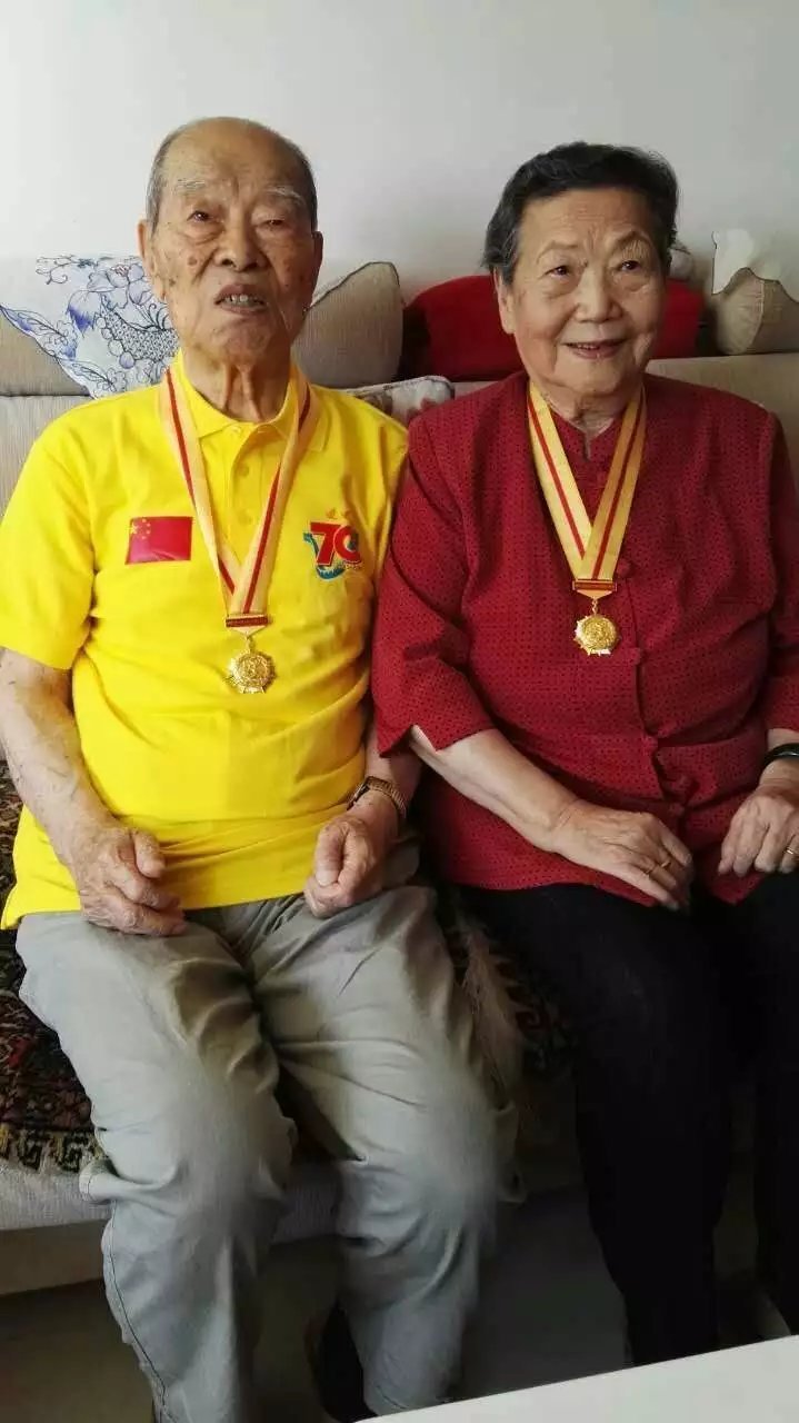 1922年5月人物简介:张秀桂,原名张秀贵,1922年5月生,山西省偏关县城